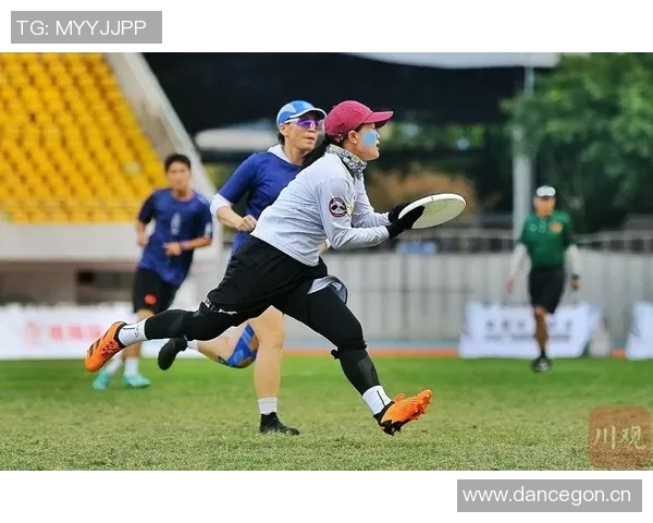 成都飞盘队在世界滑板锦标赛中以60分领先其他队伍展现强大实力